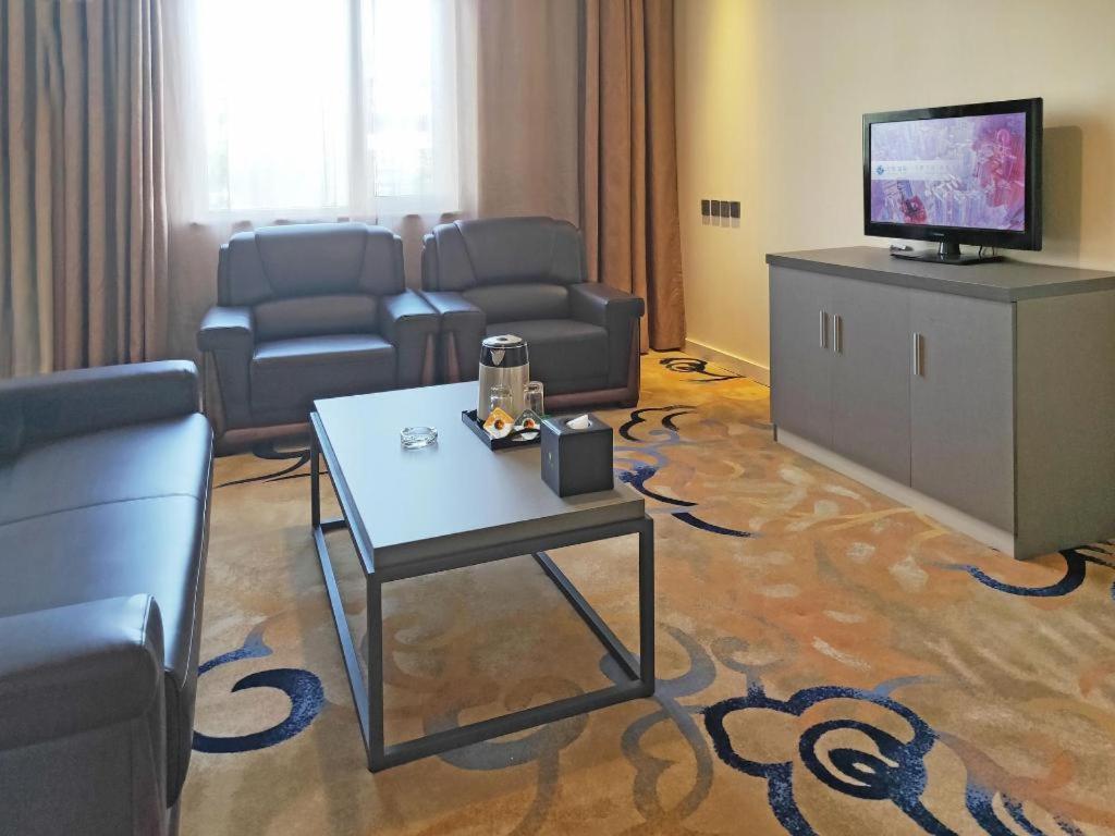 ชอนไพน์ โฮเต็ล- ซือเจียจวง ฟางเป่ย Hotel Ershilipu  ภายนอก รูปภาพ